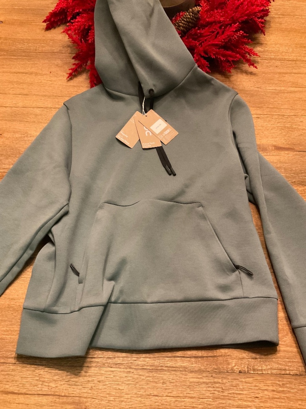 MENS ON FOCUS TECH HOODIE - SIZE SMALL